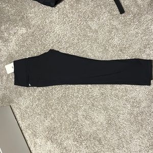 Fabletics Black Oasis High Waisted Pocket 7/8 Leggings Size M